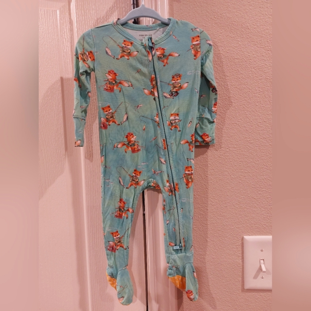 Posh peanut sleeper footie pajamas (VGUC)